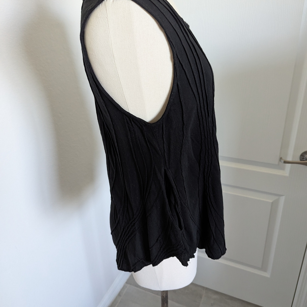 Black Pleated Sleeveless Tank Top - Picture 4 of 8